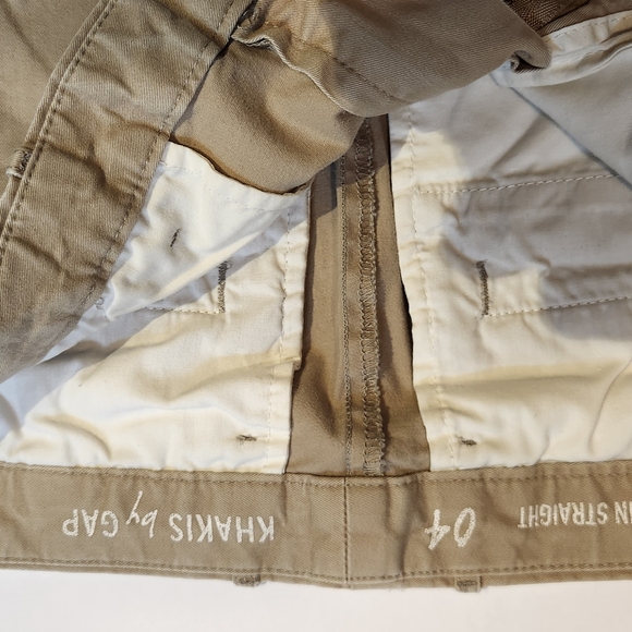 Gap broken in straight leg khaki sz4 slight dot loss color see pic - Picture 2 of 4